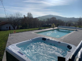 Studio Laina avec piscine, spa optionnel